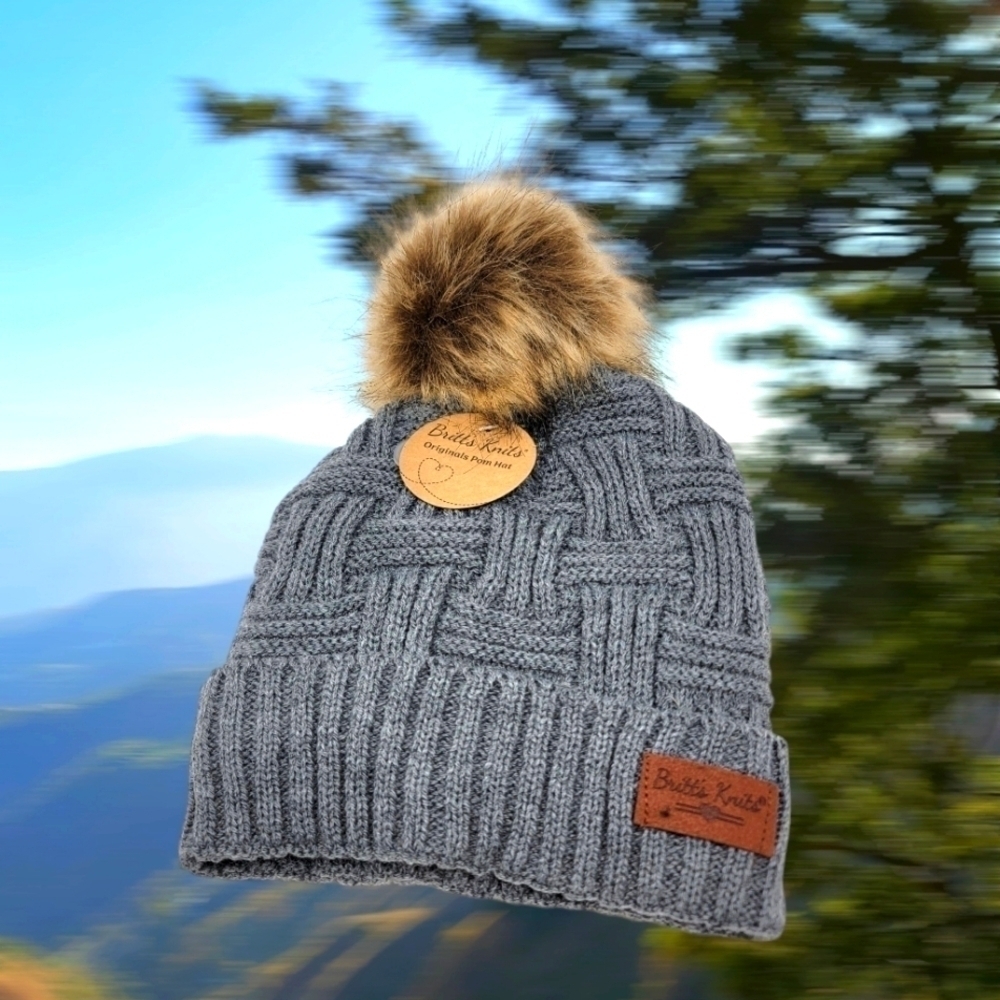 Britt’s Knits Gray Woven fuzzy Lined Baggy Beanie HAT W/ POM POM NWT T28